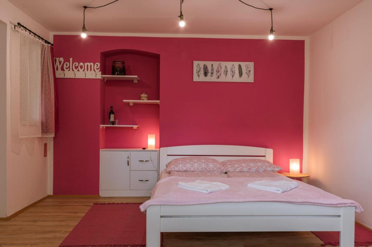 Julia Apartman Pacir Exteriör bild